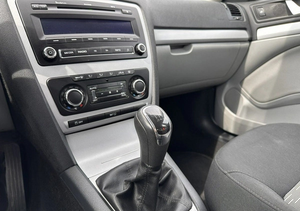 Skoda Octavia cena 22900 przebieg: 230000, rok produkcji 2012 z Wojkowice małe 154